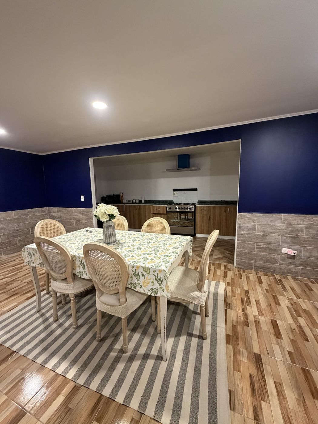 Comedor con cocina integrada